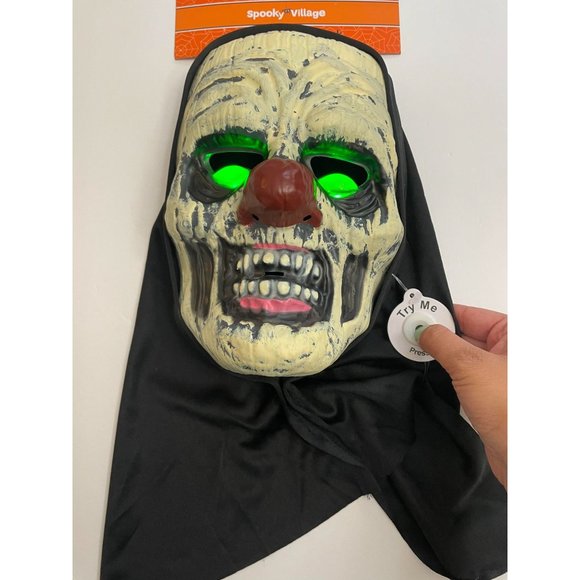 NWT- Halloween Light Up Scary Mask - Picture 1 of 3